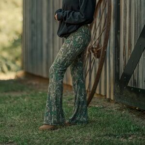 Tribe Kelley Mossy Oak boot cut legging